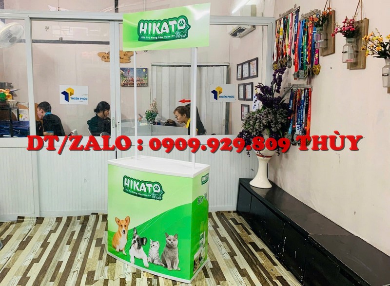 booth nhựa có in logo đẹp