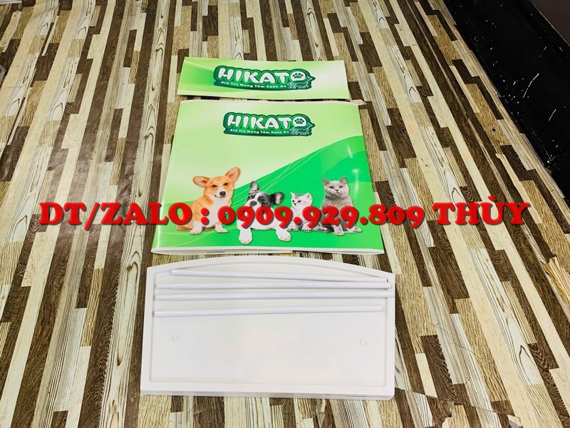 booth nhựa có in logo quảng cáo