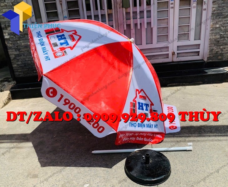 dù che nắng in quảng cáo để cửa hàng
