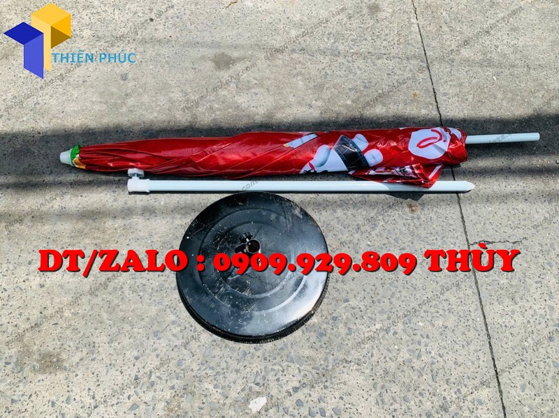 dù che ngoài trời in quảng cáo đẹp lắp ráp