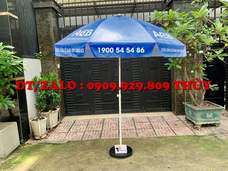 dù lớn in logo quảng cáo ngân hàng