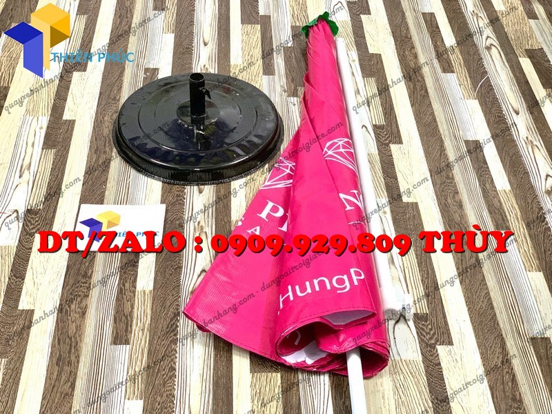 dù quảng cáo gắn logo thương hiệu sự kiện