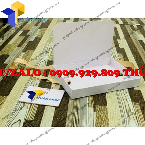 khay đeo phát mẫu dùng thử