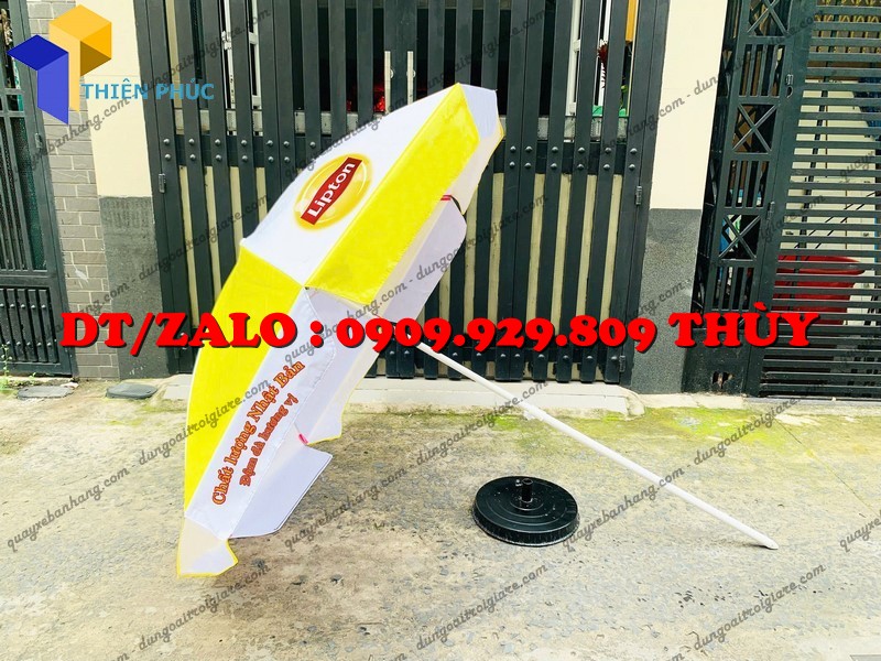 ô che quảng cáo ngoài trời cho quán nước