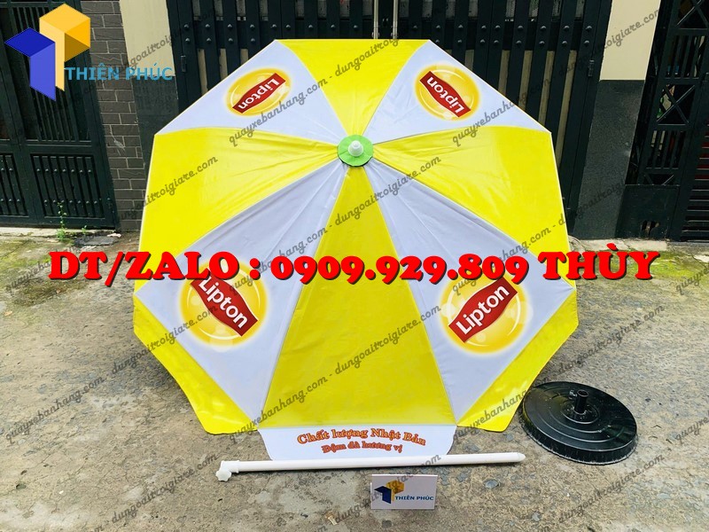 ô che quảng cáo ngoài trời in logo lipton