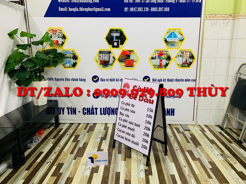 standee sắt chữ a chống gió hai mặt